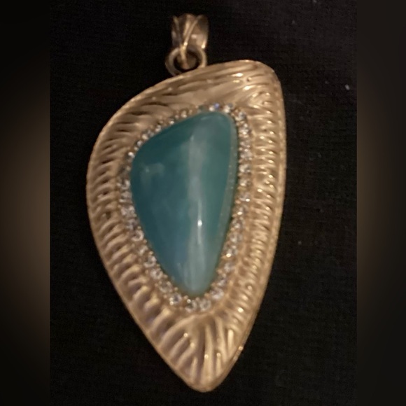 Turquoise Like Stone Pendant with Faux diamonds necklace pendant - Picture 3 of 6